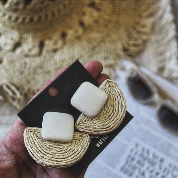 🆕️Vacation on my Mind Collection// Beige Woven Earring - Picture 4 of 4